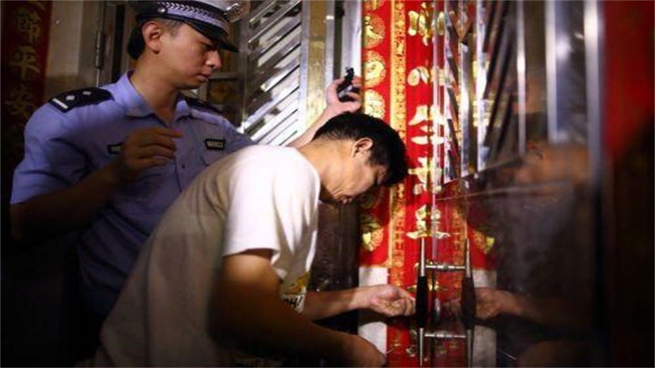 萍乡请开锁师傅开了锁后，师傅为什么一般都不进门，就算主人请也不进去？
